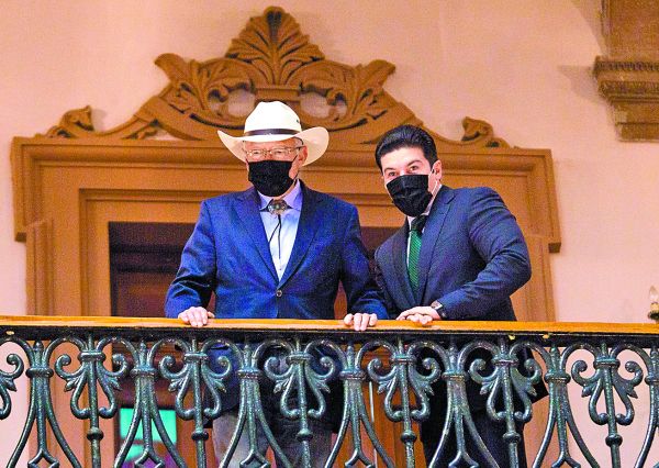 El diplomático y el mandatario Samuel García en el Palacio de Gobierno. CUARTOSCURO