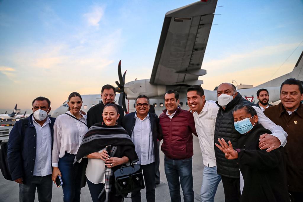 Diputados de Morena y el PT fueron invitados por la Semar para realizar el recorrido. (Especial)