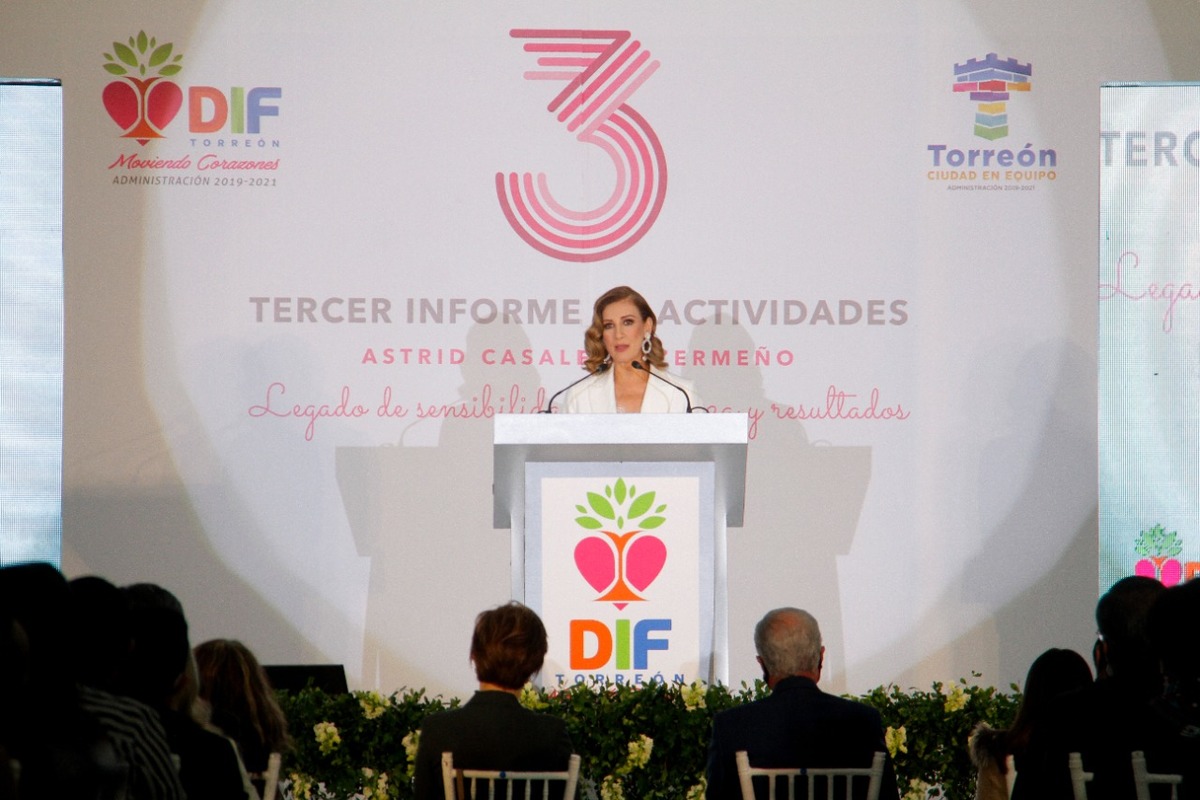 La presidenta honoraria del DIF de Torreón, Astrid Casale, presentó su tercer informe.| Mauricio Román