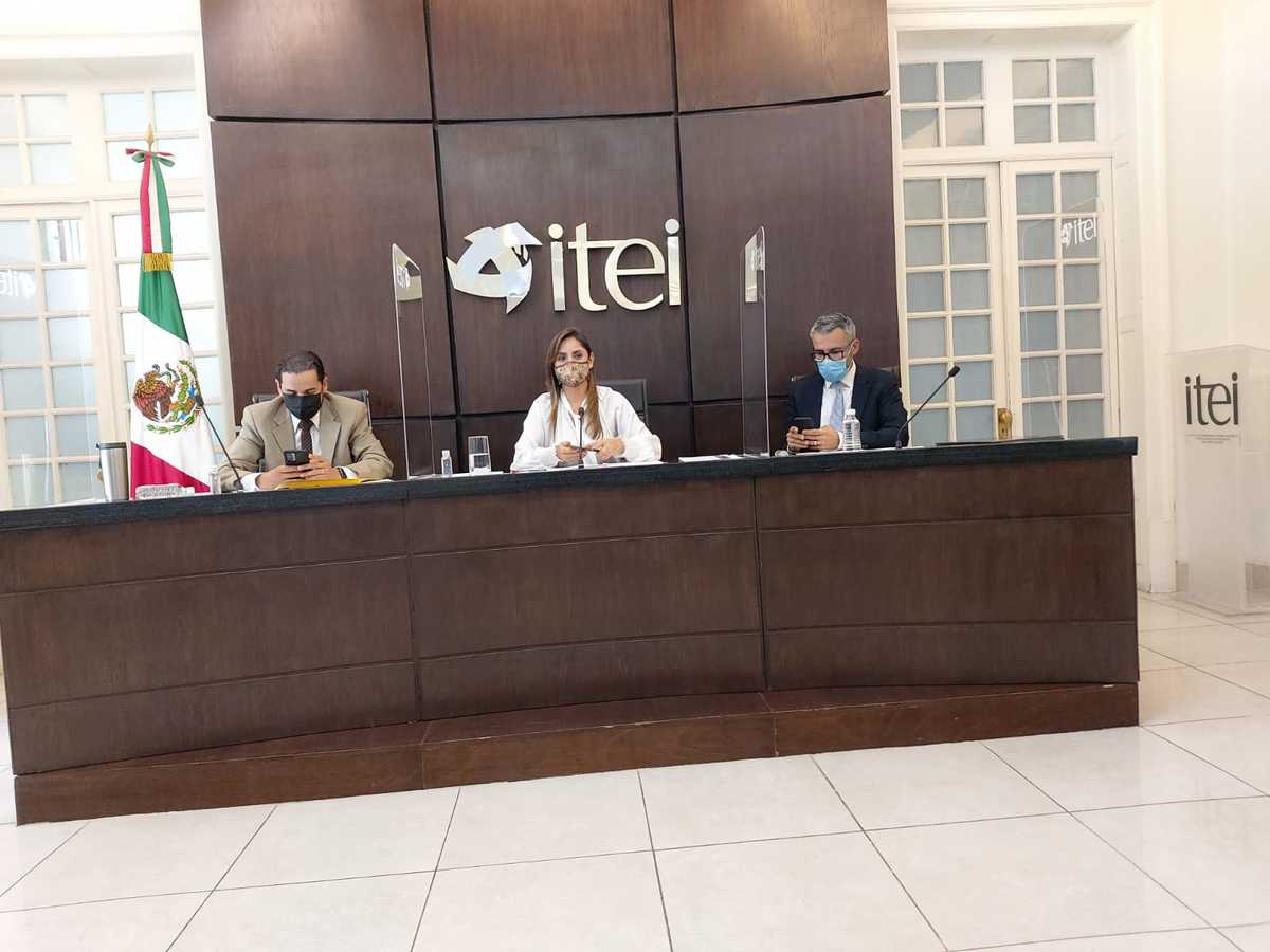 Sesión ordinaria del Instituto de Transparencia e Información Pública de Jalisco. (Rosario Álvarez)