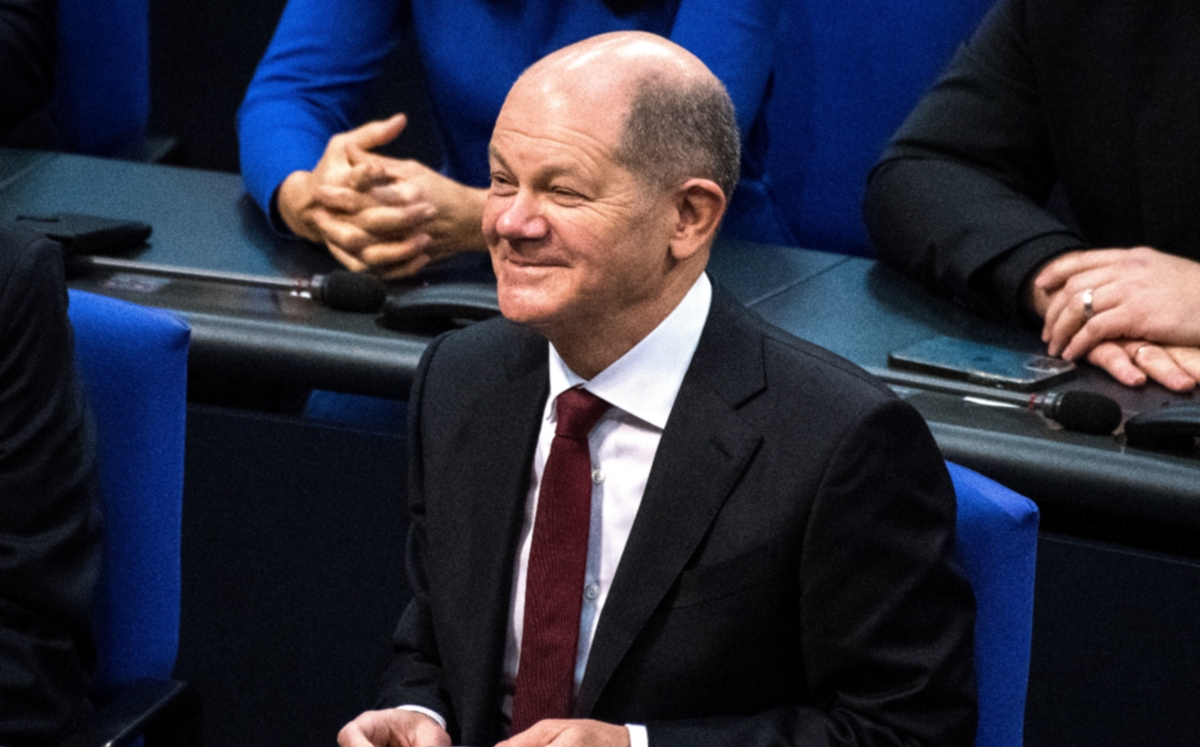 El socialdemócrata Olaf Scholz reacciona tras ser elegido como nuevo canciller de Alemania. | AP