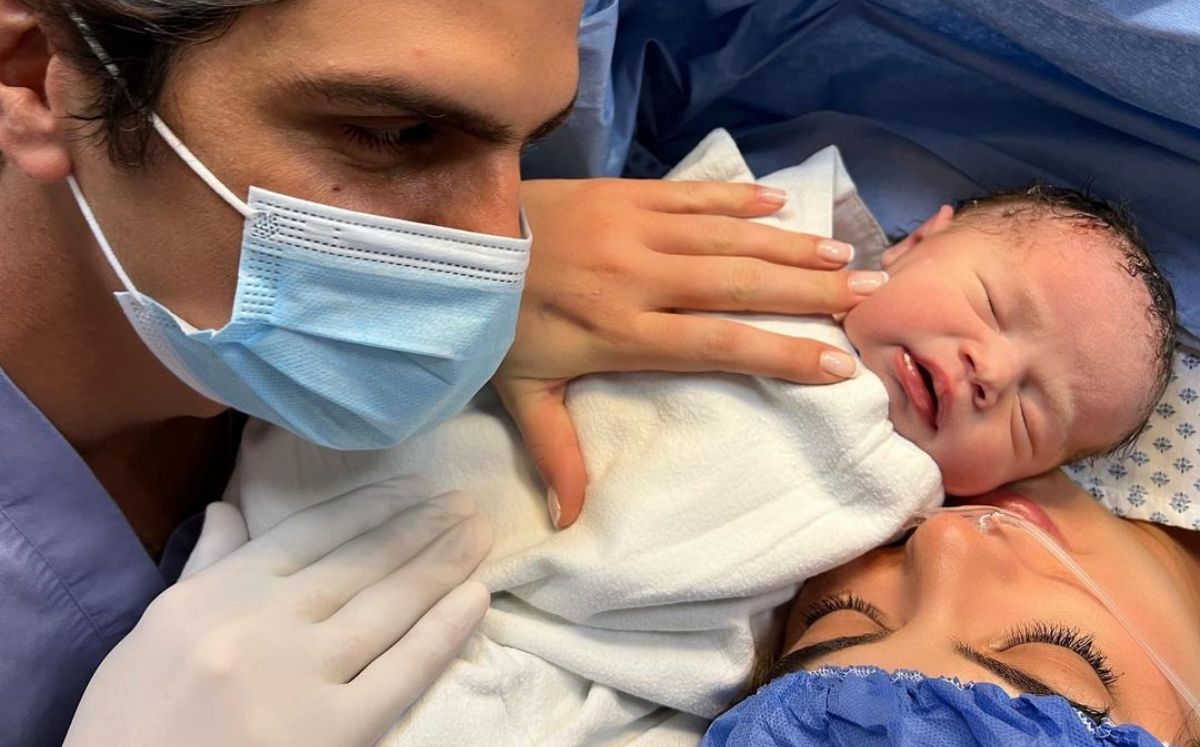 Ximena Navarrete da la bienvenida a su hija (Instagram).