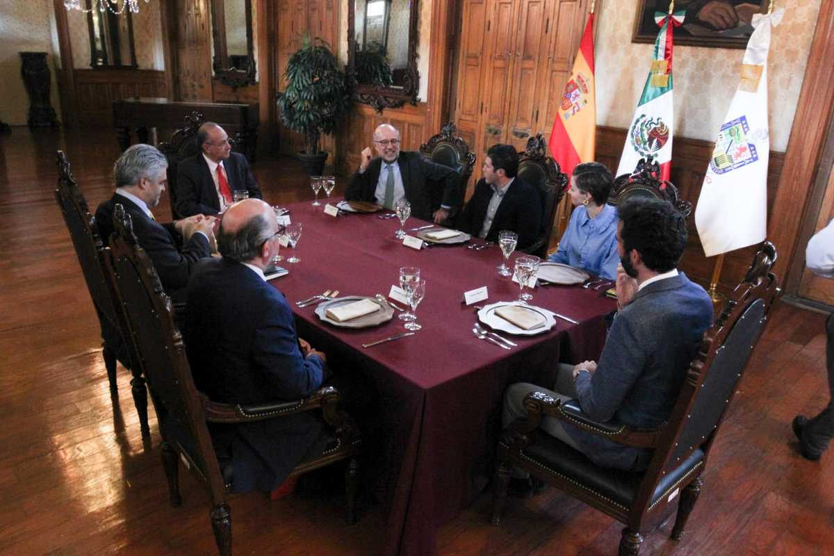 El embajador de España, tal, se reunió con el gobernador de Nuevo León, Samuel García Sepúlveda. Foto: Especial