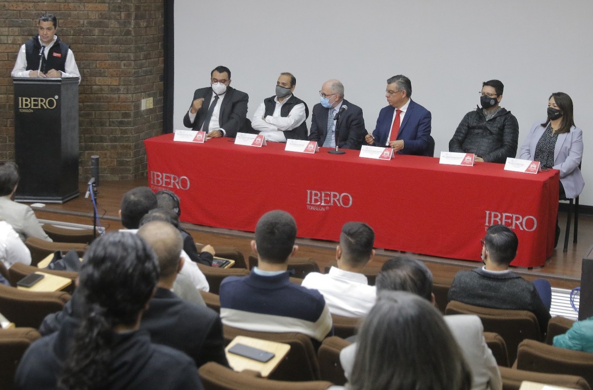 Al evento asistieron autoridades académicas,  grupos de empresarios, funcionarios públicos y asociaciones civiles.| Manuel Guadarrama