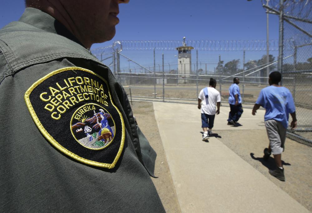 Guardia de seguridad en prisión de California. / Fotografía: AP.