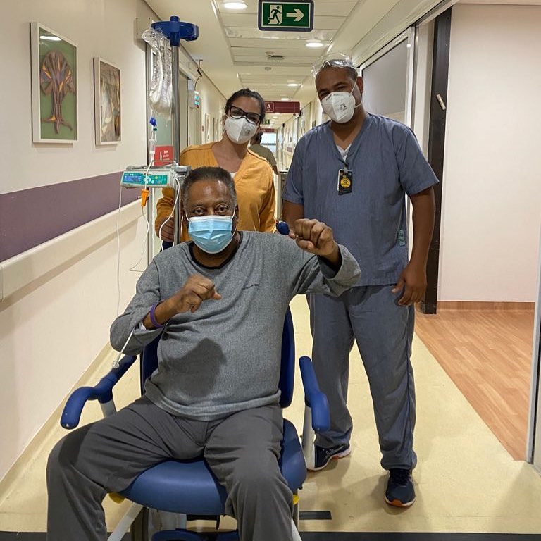 Pelé celebra su última sesión de quimioterapia de 2021 (Instagram @Pelé)