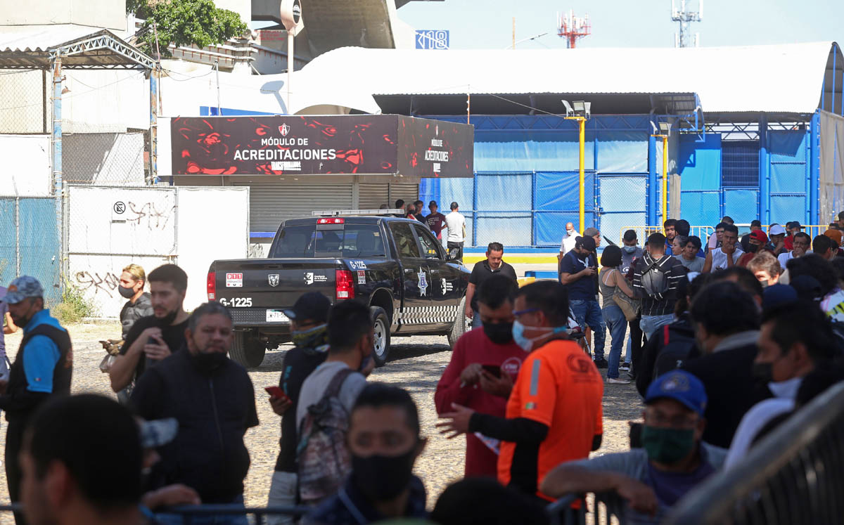 Policía de Guadalajara implementa operativo de seguridad en alrededores del Estadio Jalisco (Fernando Carranza)
