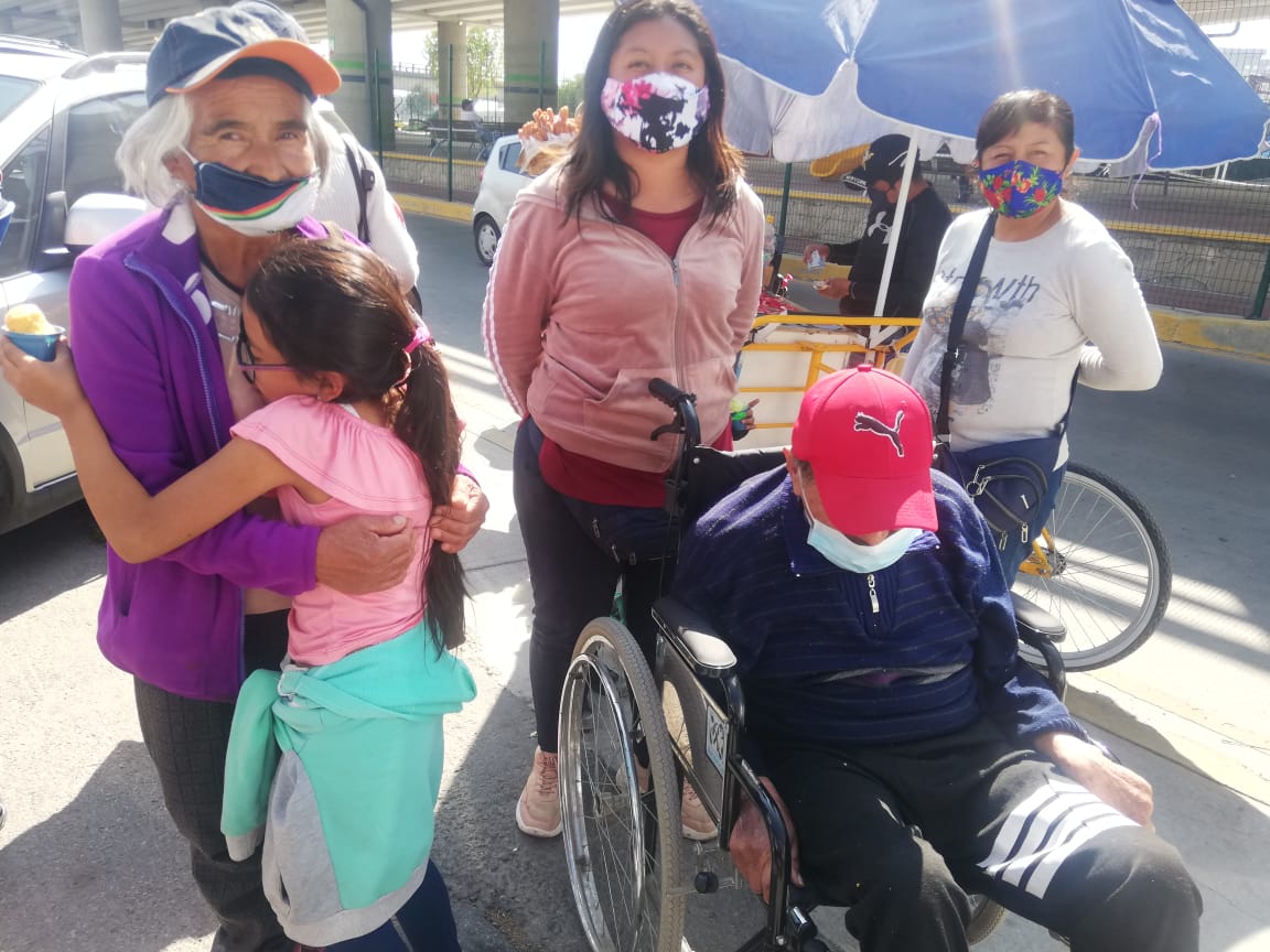 Los adultos mayores confían en la aplicación del refuerzo de la vacuna contra covd (Elizabeth Hernández)
