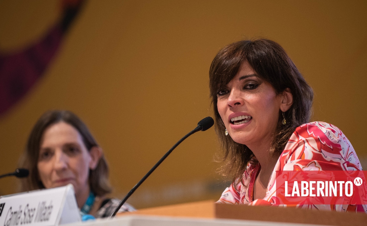 Ana García Bergua y la autora de 'Las malas' en el evento Mil jóvenes con Camila Sosa. (Foto: Paula Islas | FIL)
