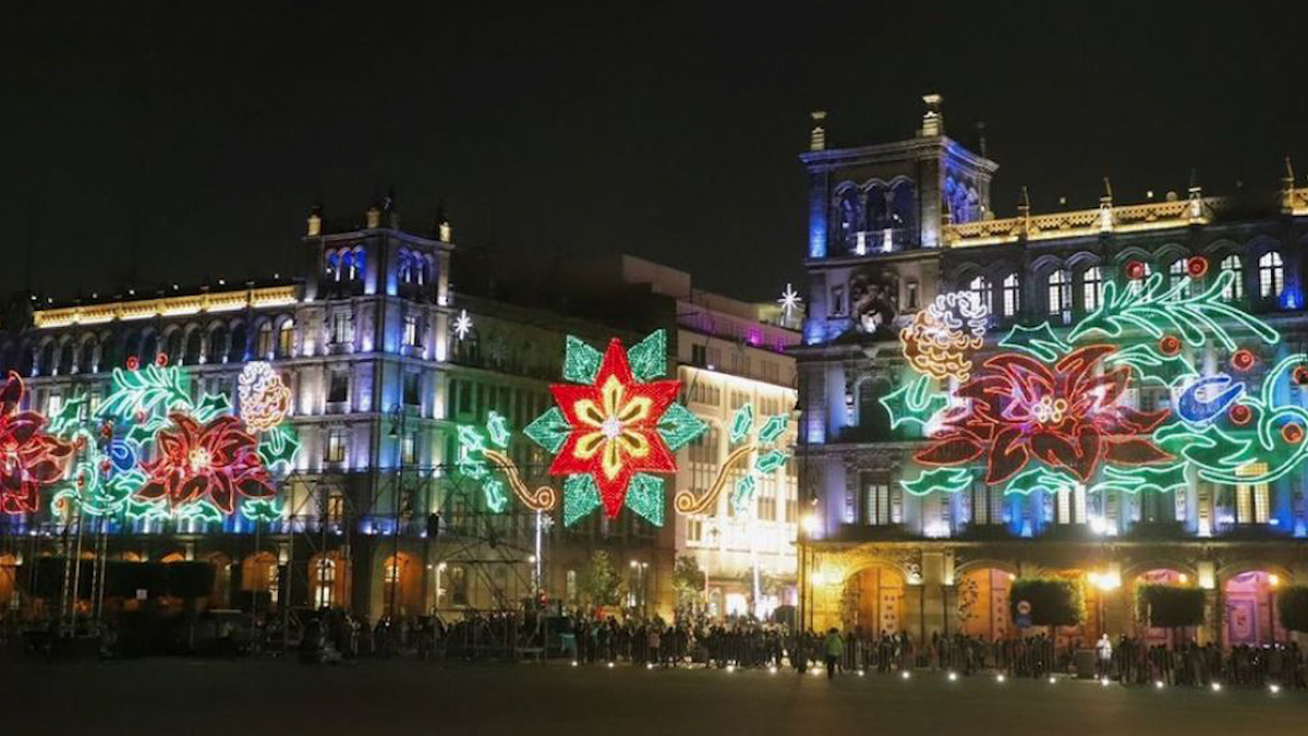 ¡Con música y muchos colores! Encienden alumbrado navideño en Zócalo