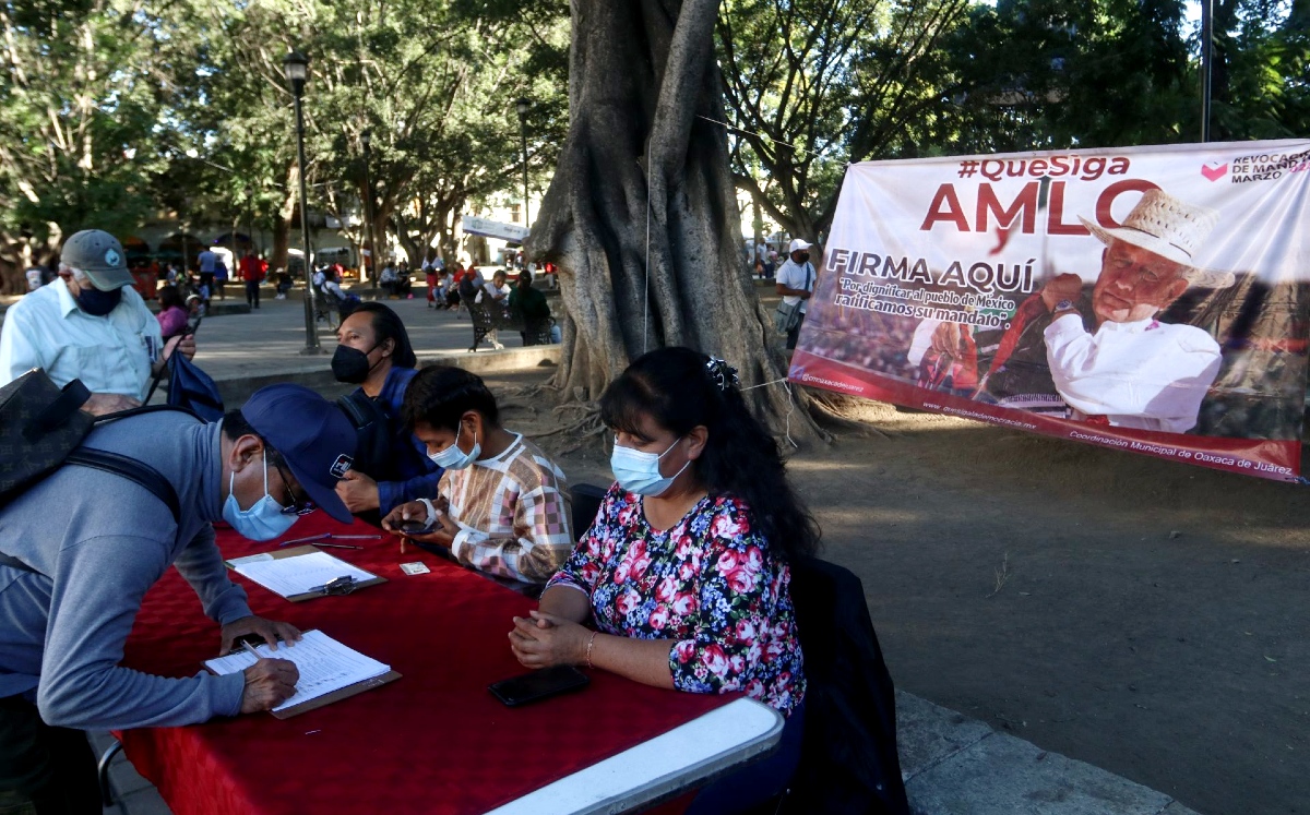 Varias organizaciones han recabado firmas bajo la consigna de ratificación de mandato del Presidente. | Cuartoscuro