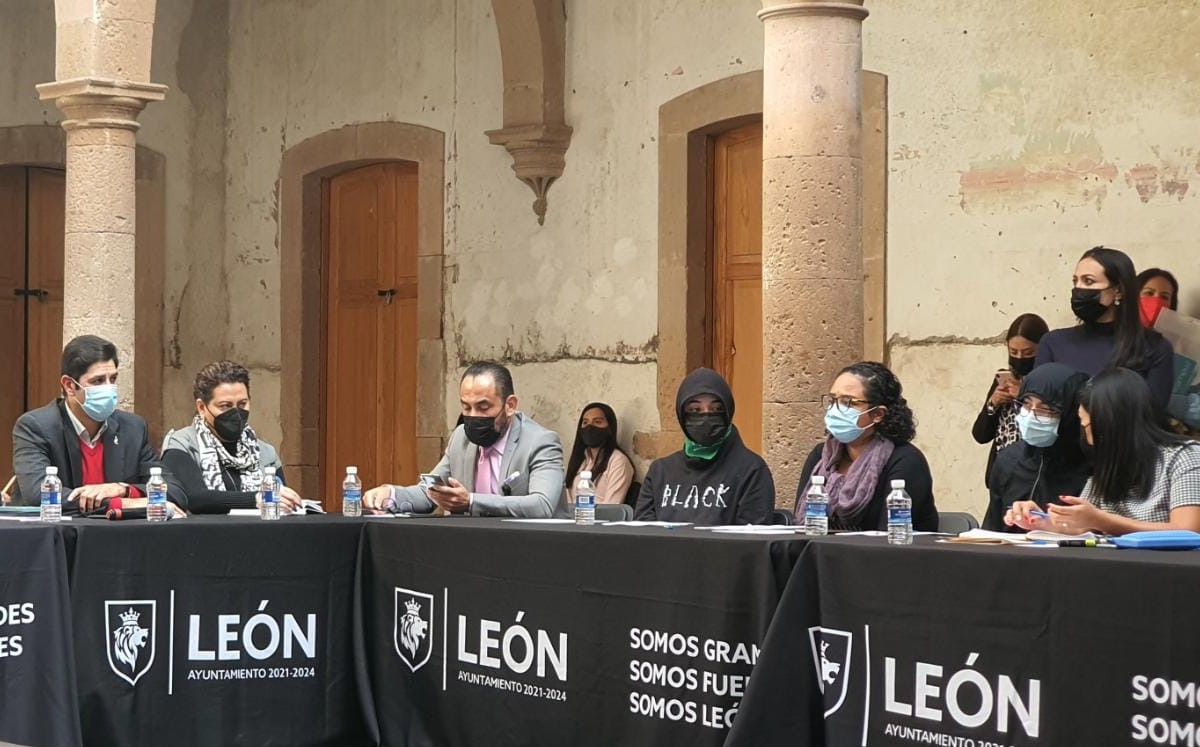 En la reunión estuvieron presentes los colectivos de Alumnas en Sororidad UG, Red Nacional de Ciegos, Las Libres, Mujeres Sanadoras y BiLes / Especial