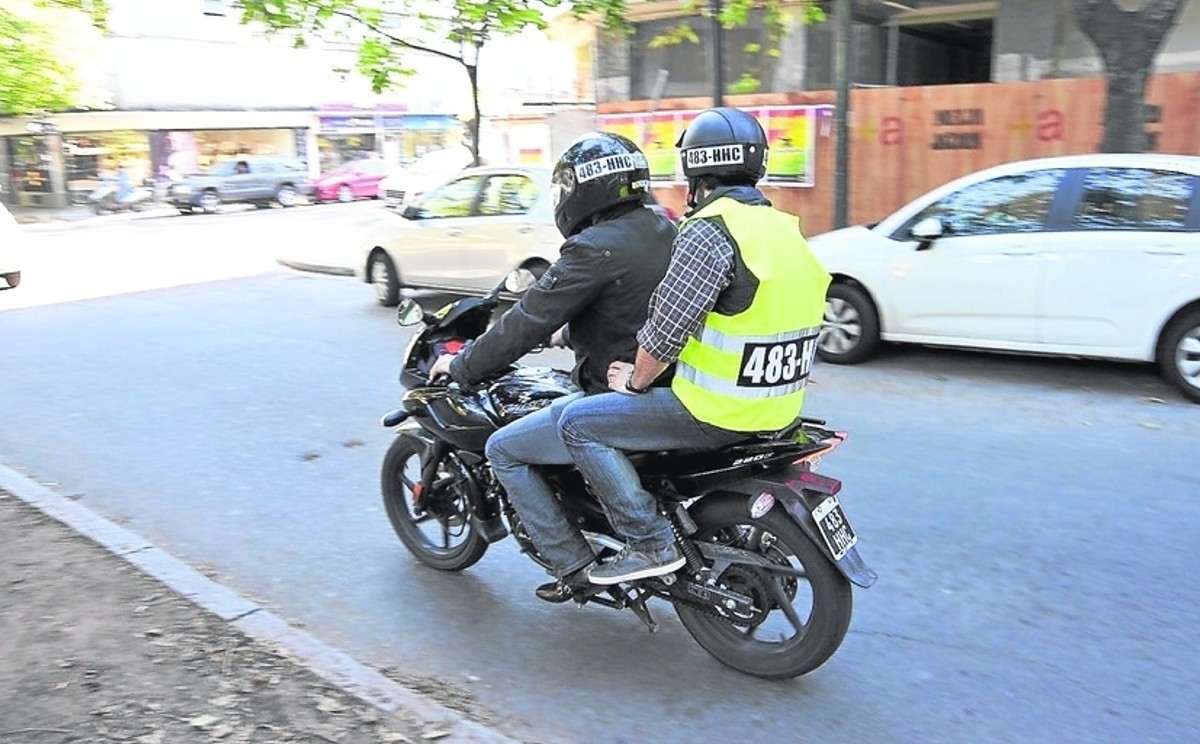 En Tamaulipas proponen chalecos en motociclistas con número de placa disponible.