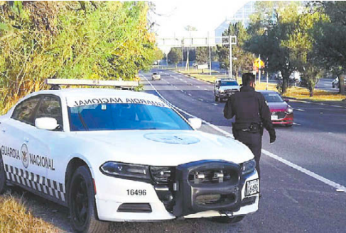 Autoridades de la Guardia Nacional y de Tránsito de Monterrey montaron filtros en la carretera Nacional