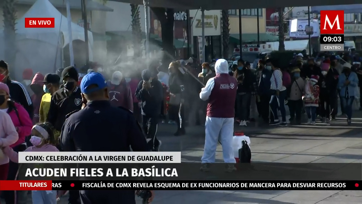 Mexicanos católicos acuden a la celebración de la Virgen de Guadalupe en la basílica de CDMX
