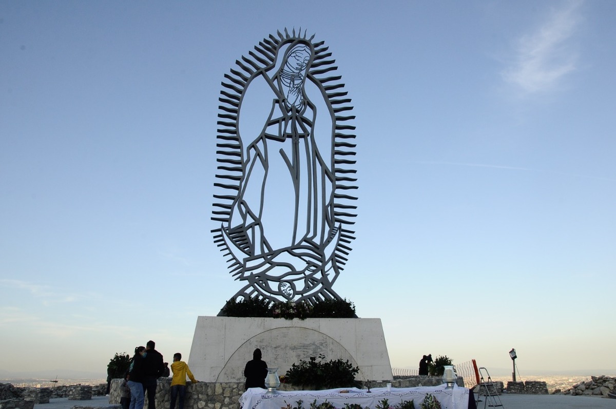La figura mide 12 metros y tiene un peso 4 toneladas. Foto: Raúl Palacios