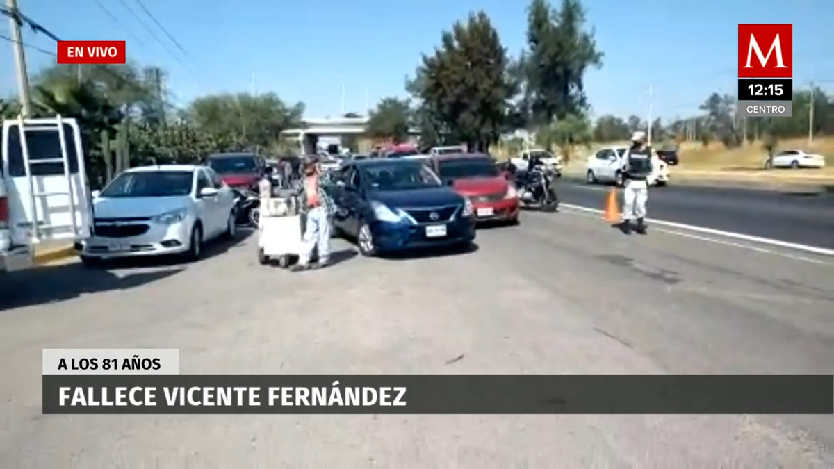 Se presentan largas filas de automóviles para llegar al rancho “Los 3 potrillos”