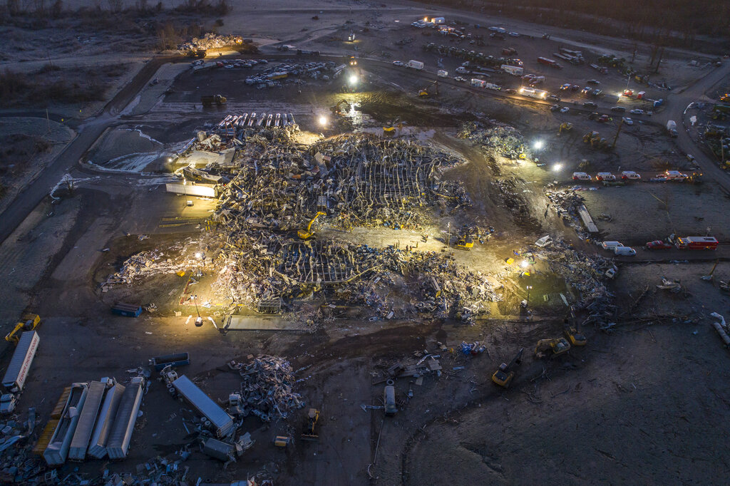 La fábrica de Velas de Mayfield quedó completamente destruida tras el paso del tornado el miércoles. (AP)