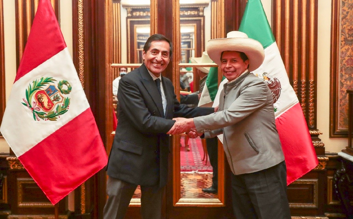 El secretario de Hacienda viajó a Perú para darle el apoyo del gobierno mexicano al presidente Pedro Castillo. | @presidenciaperu