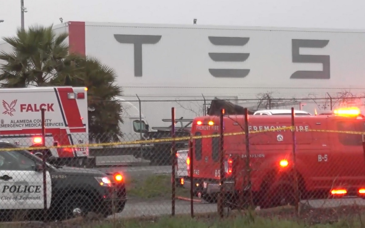 El exterior de la fabrica de Tesla en California | Especial