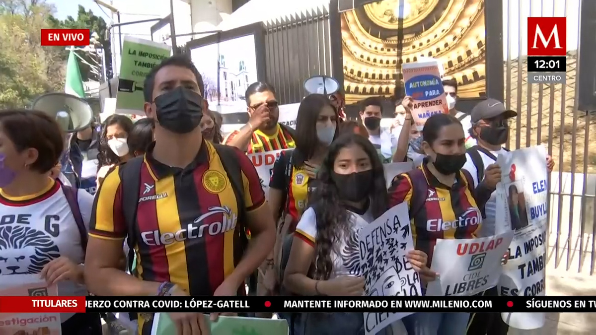 Marchan estudiantes del CIDE hacia el Senado