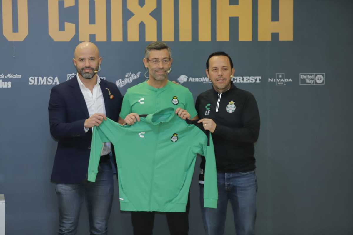 Pedro Caixinha fue presentado este martes como técnico de Santos Laguna. (Manuel Guadarrama)