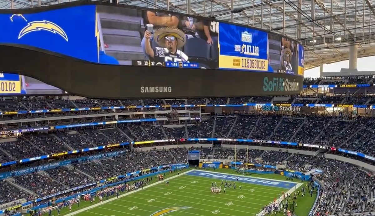 Realizan homenaje a Vicente Fernández en Chargers vs Giants de la NFL (Especial)