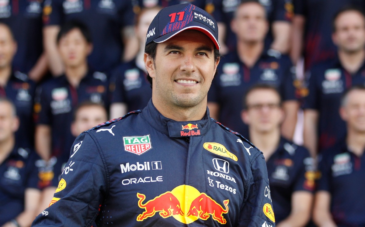 Checo Pérez fue criticado por maniobra sobre Lewis Hamilton (Reuters)
