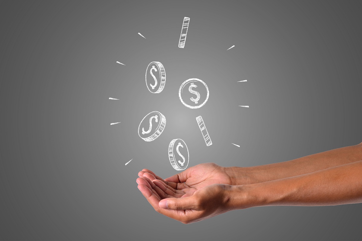 Cuida tu dinero para poder pasar este mes sin problema. (freepik.es)