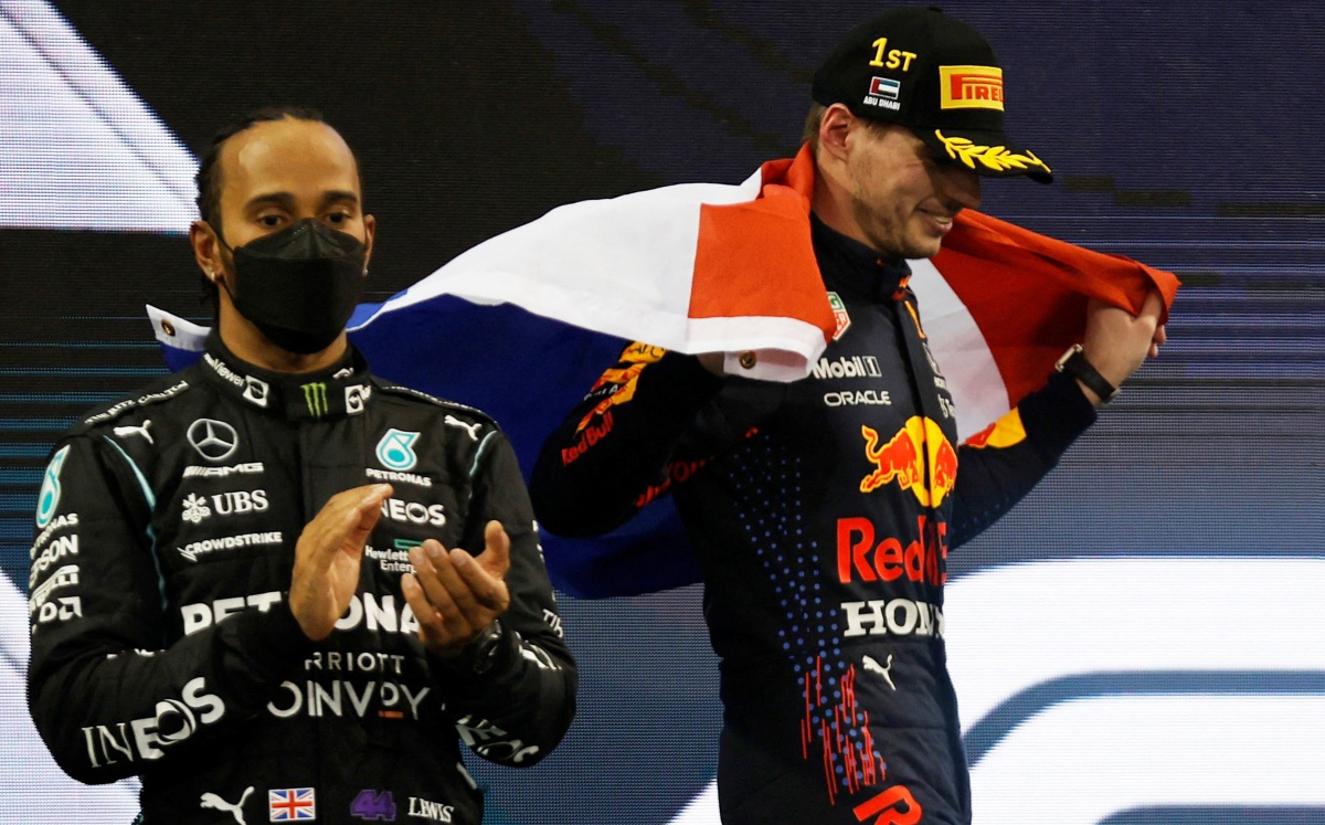 Lewis Hamilton y Max Verstappen tras el Gran Premio de Abu Dhabi (Reuters)