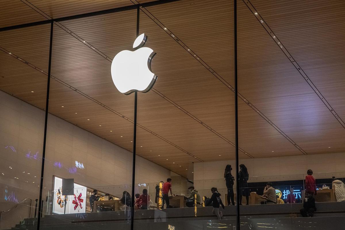 Apple podría cerrar algunas sucursales por brotes de covid-19. (EFE)