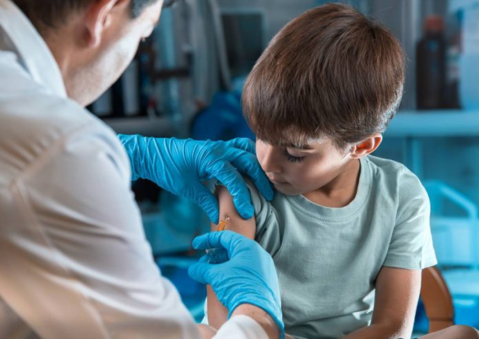 Brasil aprueba que niños entre los 5 y 11 años se vacunen contra el covid-19 (AFP)