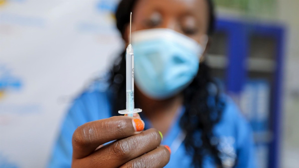De acuerdo con un estudio, los niños contagian la gripe A a los adultos. (EFE)