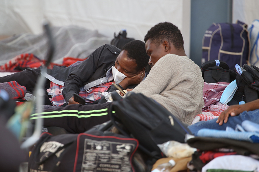 La mayoría de los migrantes no tiene la intención de cruzar la frontera, sino mantenerse en la capital del país. | Ariel Ojeda