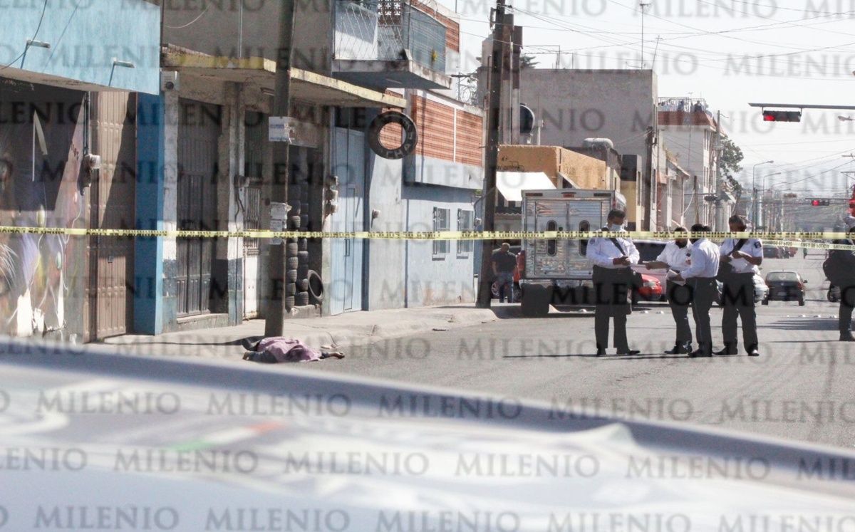 Vecino atropella a peatón al  salir de su cochera | Jesús Zavala