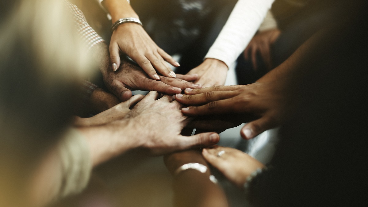 Los voluntariados ayudan a comprender otras realidades y a aprender valores importantes. (freepik.es)
