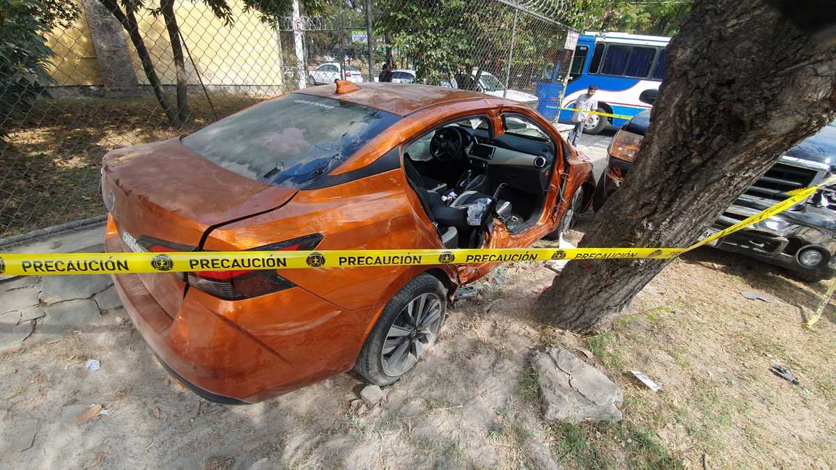 Tras fuerte accidente vial rescatan a mujer con 'quijadas de la vida' en Zapopan (Juan Carlos Munguía)
