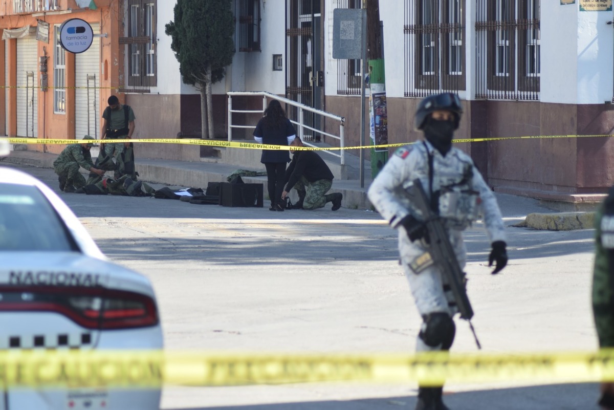Policías del Edo de México participaron en la desactivación de un objeto explosivo en Tula (Francisco Villeda)
