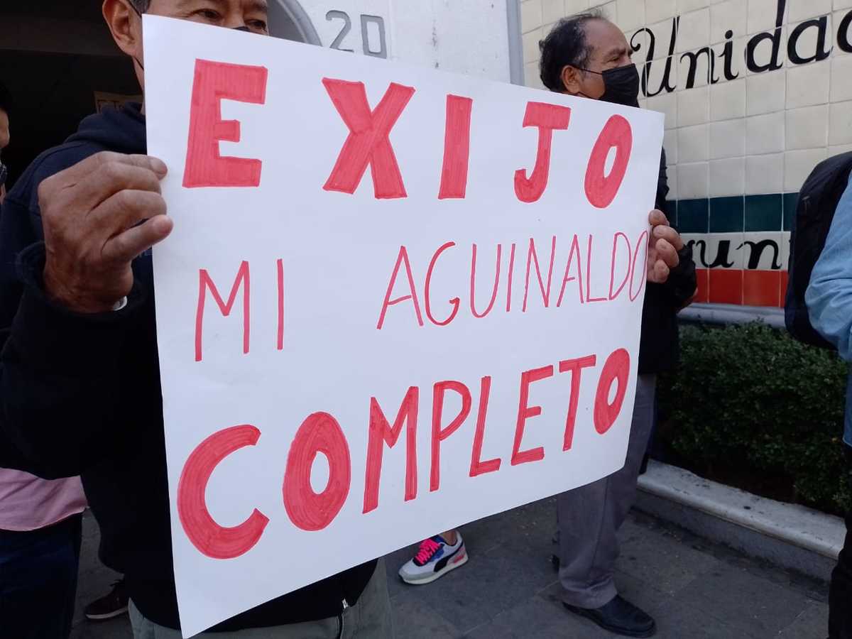 Trabajadores de Tonalá protestan tras adeudos de aguinaldo