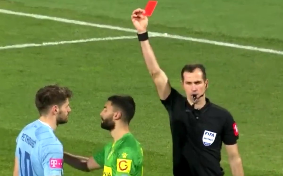 Futbolista es expulsado en Croacia por cobrar mal un penal (Especial)