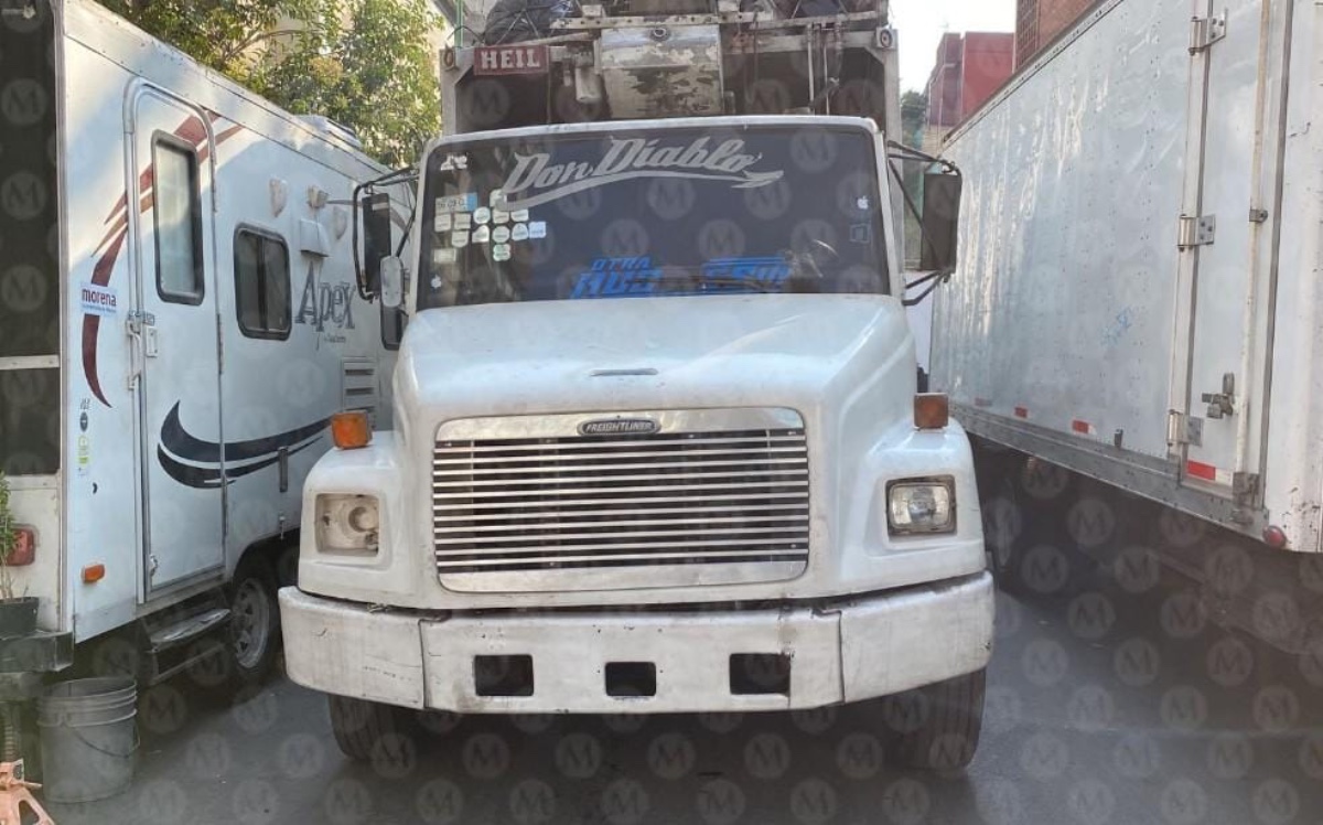 Policías de la SSC cerraron el paso vehicular para esperar a peritos de la FGJ. | Jorge Becerril