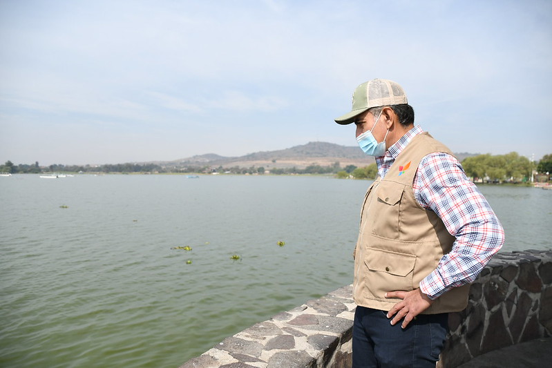 Salvador Zamora muestra saneamiento de lago en Cajititlán previo a festejo de Reyes (Cortesía)