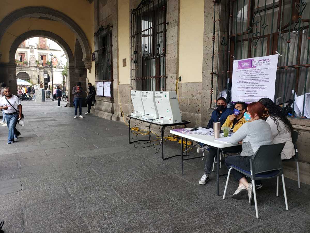 Poca afluencia de personas en módulos del centro de Guadalajara para emitir votación sobre Pacto Fiscal (Diana Barajas)