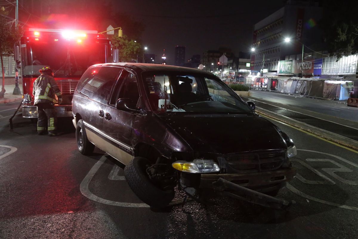 Camioneta es impactada por otro vehículo en alcaldía Cuauhtémoc | Enrique Luna