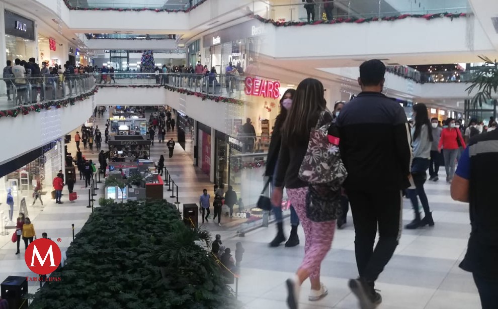 Centros comerciales de Tamaulipas lucen llenos en fin de semana