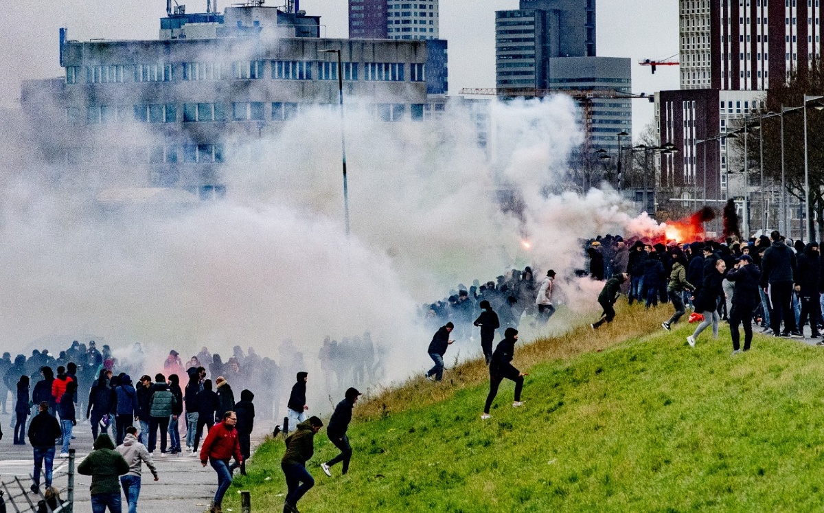 64 detenidos por disturbios en el Feyenoord vs Ajax (AFP)