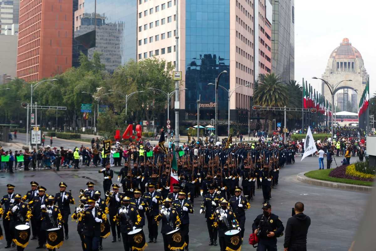 En el desfile participaron diferentes corporaciones. | Araceli López