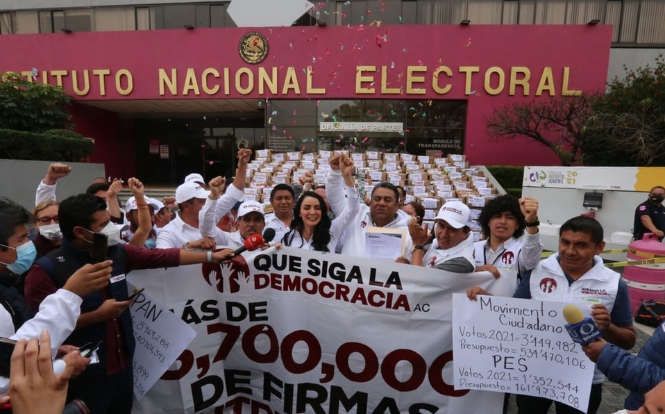Asociación entrega 2 millones de firmas más para revocación; suman 6.8 millones