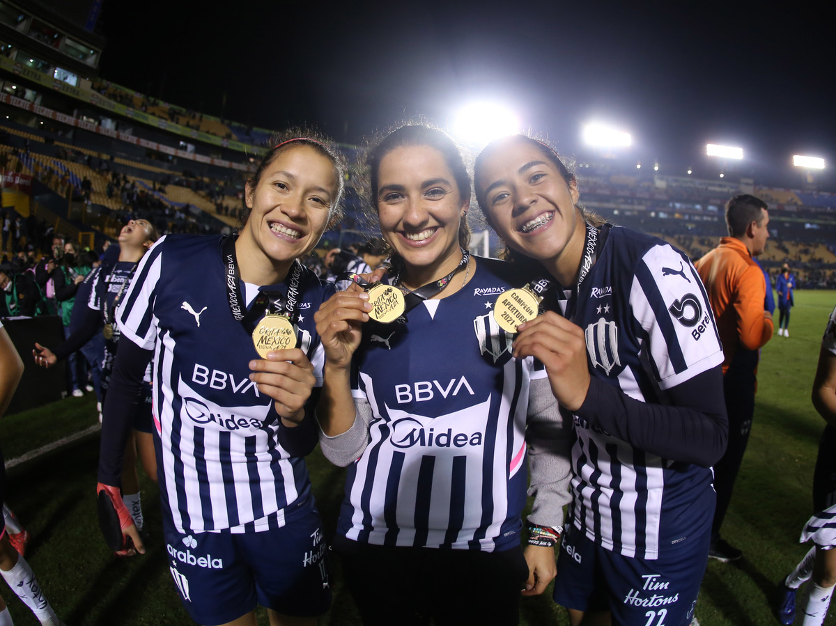 Eva Espejo, primera entrenadora en ganar título de la Liga MX Femenil (Imago7)