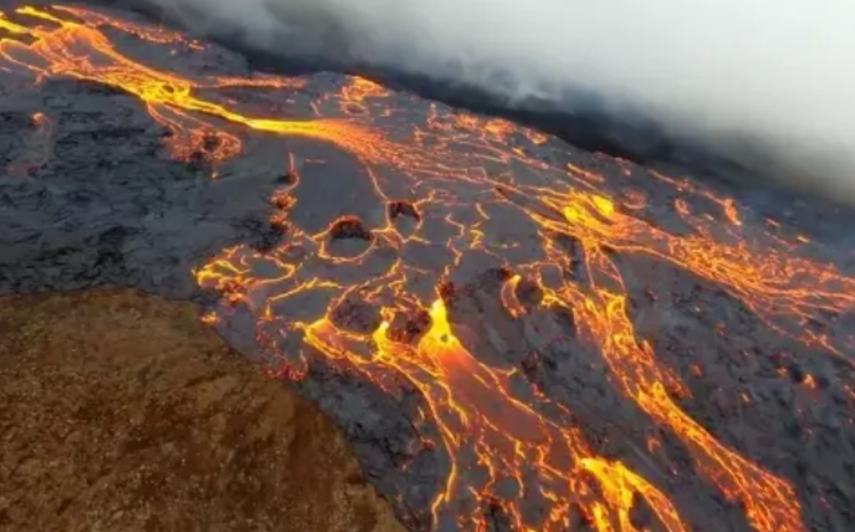 Graban cómo es la erupción de un volcán desde cerca |Especial